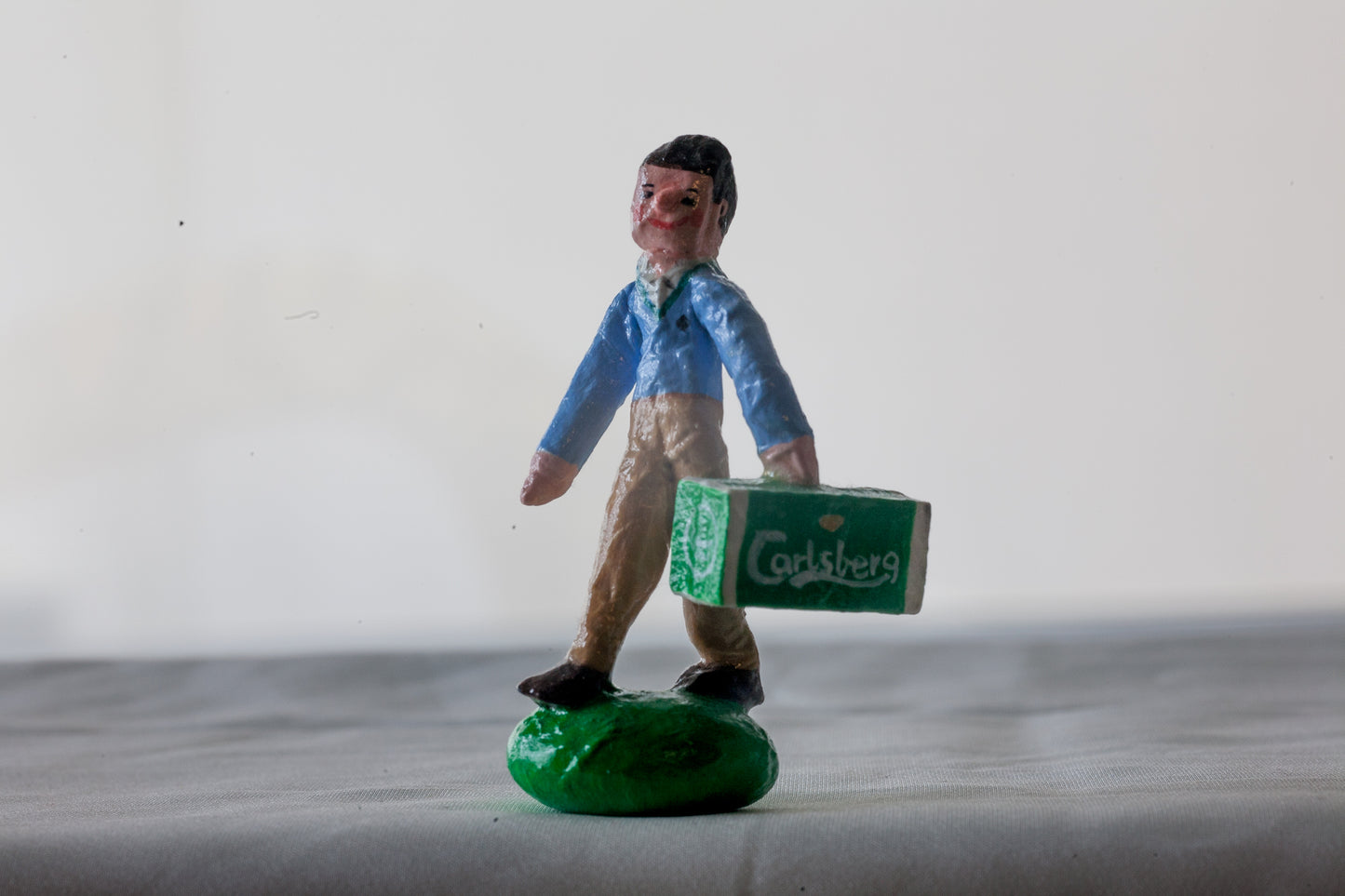Man carrying a case of Carlsberg